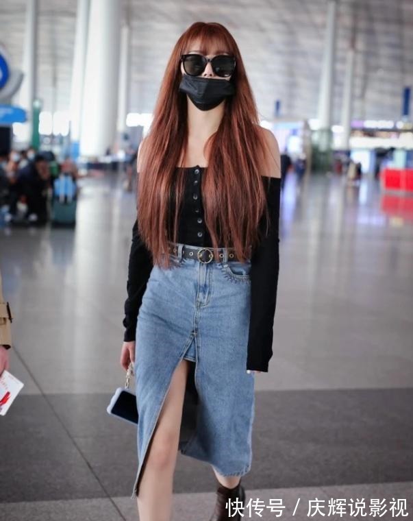 孔雪兒太膽大,牛仔半裙開到大腿盡頭,為了紅真是拼了!