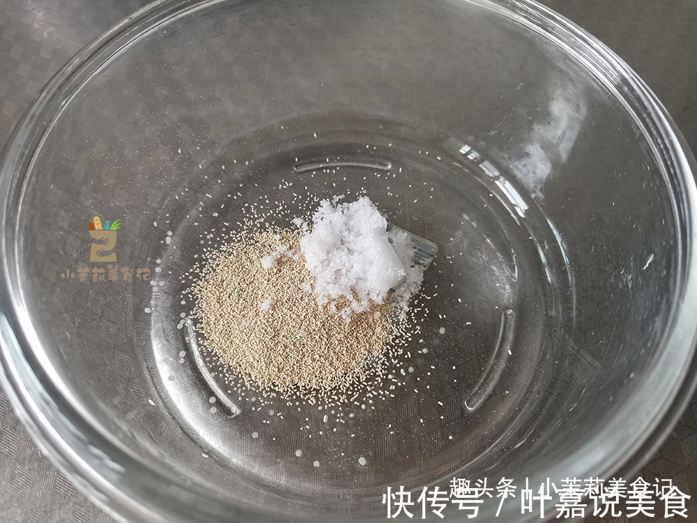 秋季天凉发面太慢,30年面点师牢记“1放1窍门”,15分钟发满盆