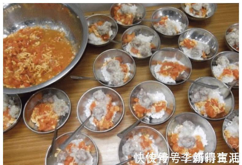 女儿|女儿总说幼儿园饭菜好吃,妈妈不信去试菜,吃了一口吐在地上