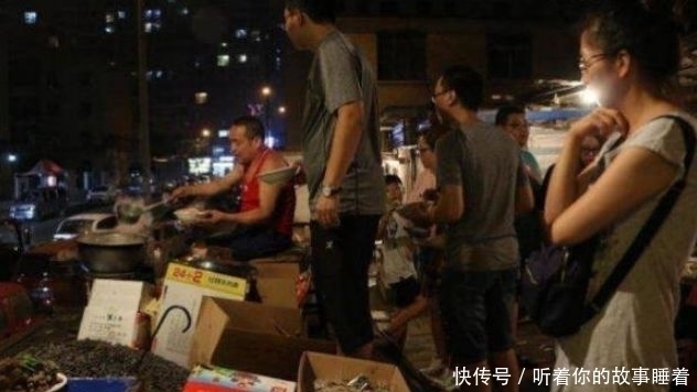 太火了!火车站旁边卖方便面,年入百万,吃的人络绎不绝!