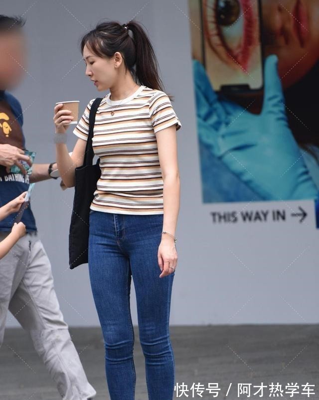 颜色 白黄色横条纹上衣搭配牛仔裤,让你拥抱清爽感觉,优雅一整夏!