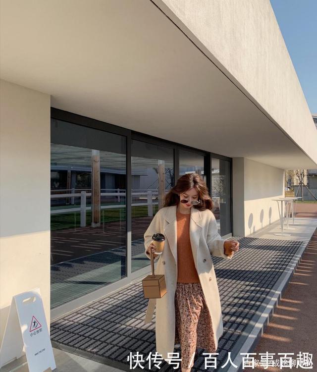 大衣下面应该搭什么懂搭配的女生都喜欢这样穿，优雅显瘦又耐看