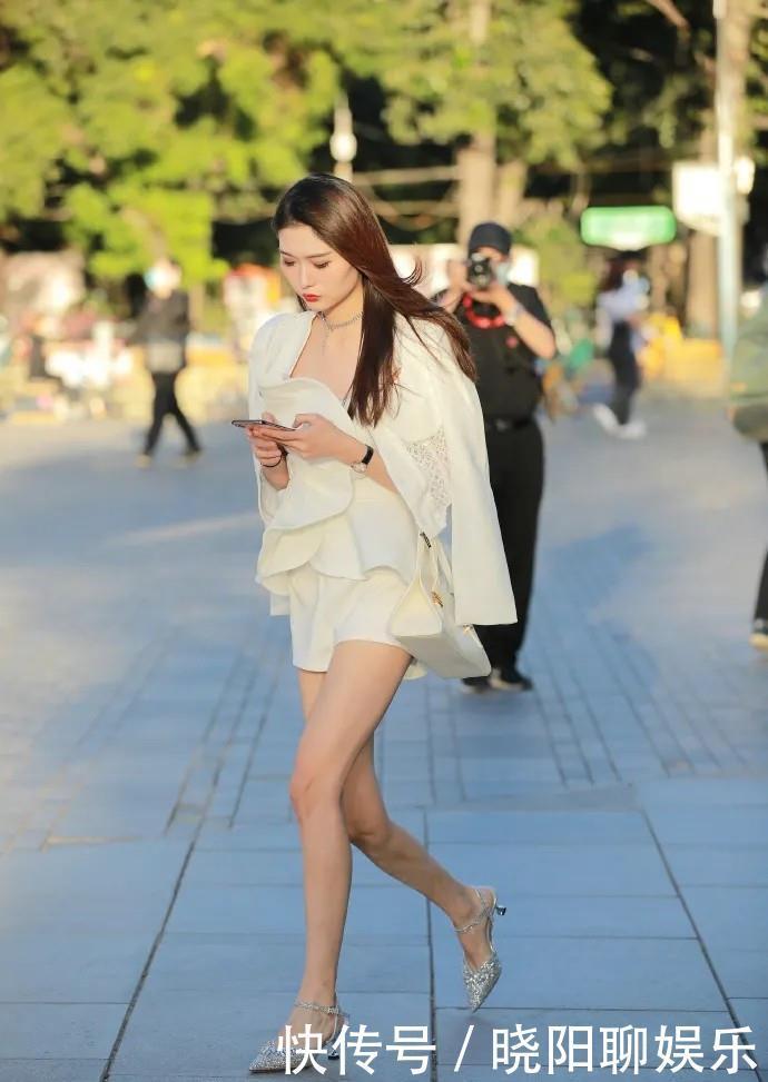 女生们|如何打造高冷的风格?试试白色系穿搭,时尚好看还显气质