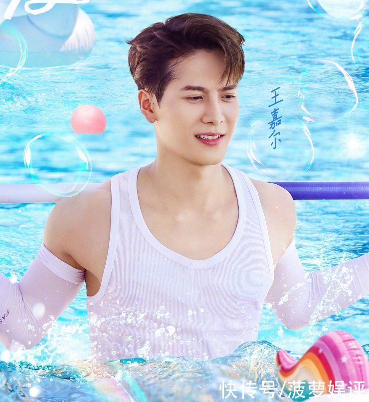 王嘉尔|《奔跑吧》官宣沙滩海报,吴宣仪萧敬腾加盟,沙溢T恤图案亮眼