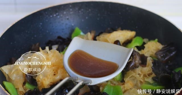 家里没青菜又不能出门时,不妨试试这道小炒,加一点点肉就超下饭