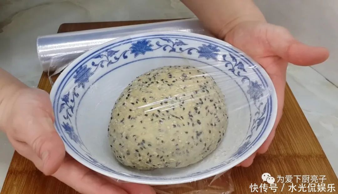 一滴水|2勺芝麻,5个鸡蛋,不加一滴水,比饼干做法简单,比馒头面包好吃