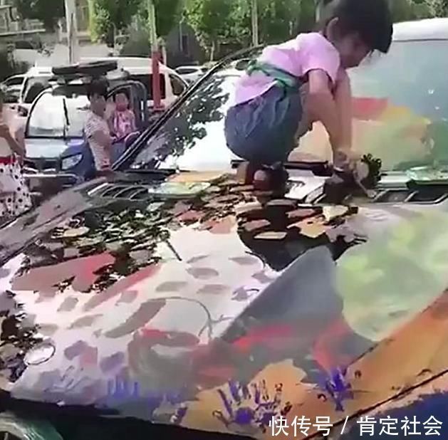 豪车|熊孩子连续掰断14根“豪车车标”,爸爸处理方式获赞,车主消气
