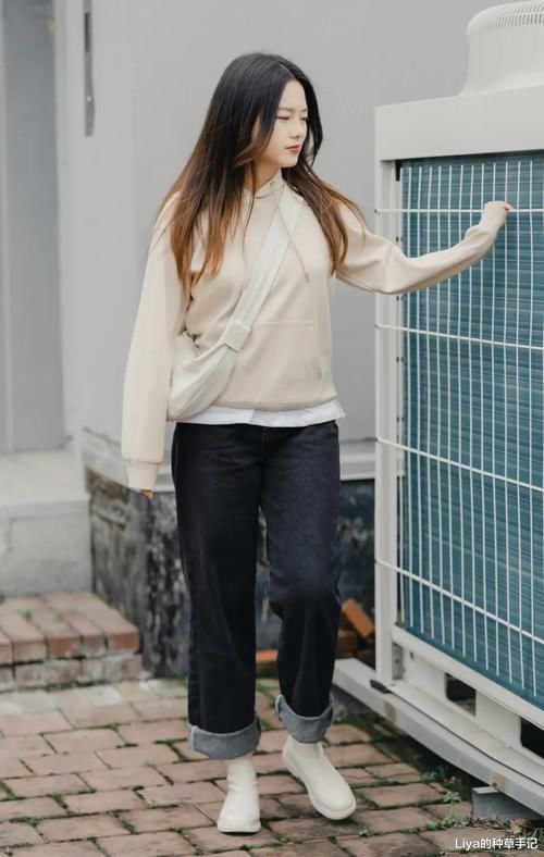 卫衣 + 小黑裤，卫衣 + 九分裤，太洋气！