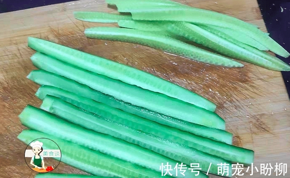 炒黄瓜时，切记别直接下锅炒！多做2步骤，黄瓜不出汤，清脆爽口