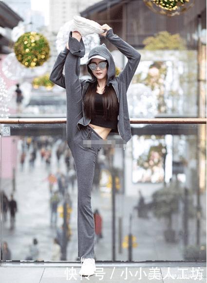 深灰运动装搭配白色运动鞋，休闲运动，酷范十足