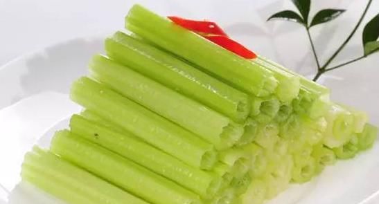 晚上不適合吃3種食物，影響睡眠，還降低免疫力，平時吃過幾種呢