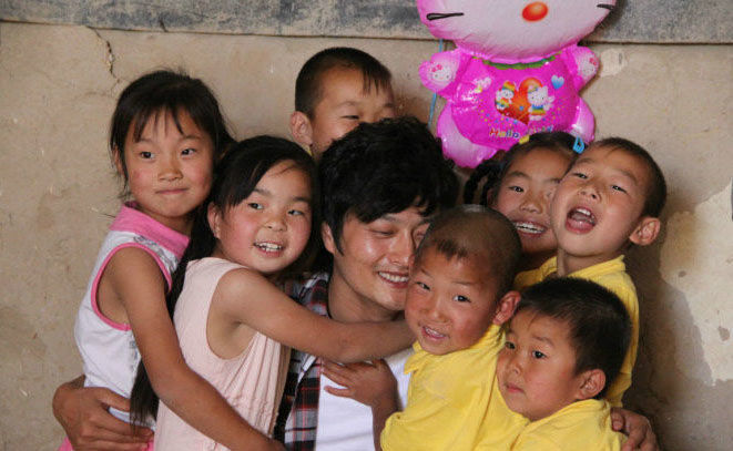 千古美人 《星光大道》一夜成名,上过春晚,今娶美娇妻过成这样!