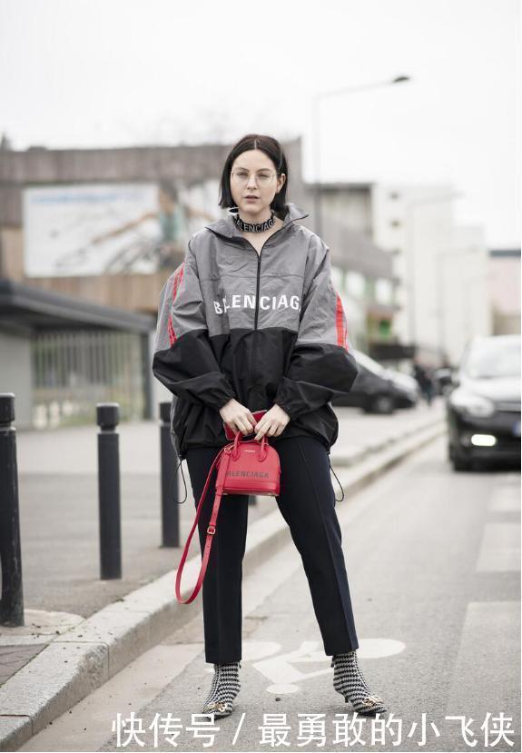 今年秋天流行穿“防风卫衣”,时髦又保暖,教你挑对颜色不踩雷