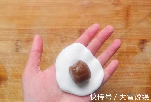 拉丝豆沙糕|拉丝豆沙糕,不用烤箱就能做的拉丝豆沙糕,外酥里软,糯米粉最好吃的做法就属它了
