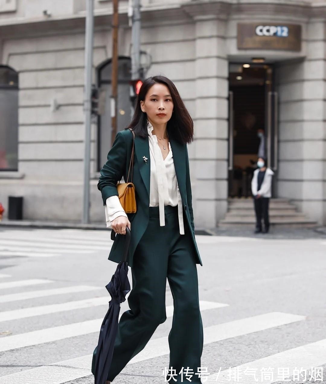 女人 真正会打扮的女人,入秋后都离不开这3种颜色,洋气显白有气质