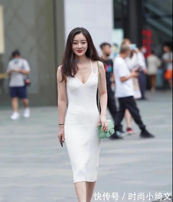 白色连衣裙 清新淡雅的白色连衣裙穿搭,优雅大方,尽显时尚知性魅力