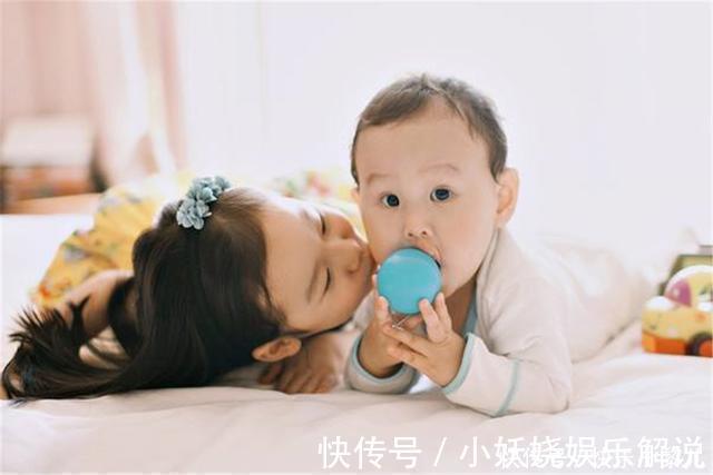 哥哥|哥哥开学后,弟弟“丧失斗志”,网友笑翻没人抢,玩具都不香了