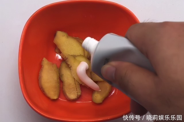 妙用吧|把牙膏挤在生姜上,作用真是太厉害了,解决很多男人女人的大烦恼