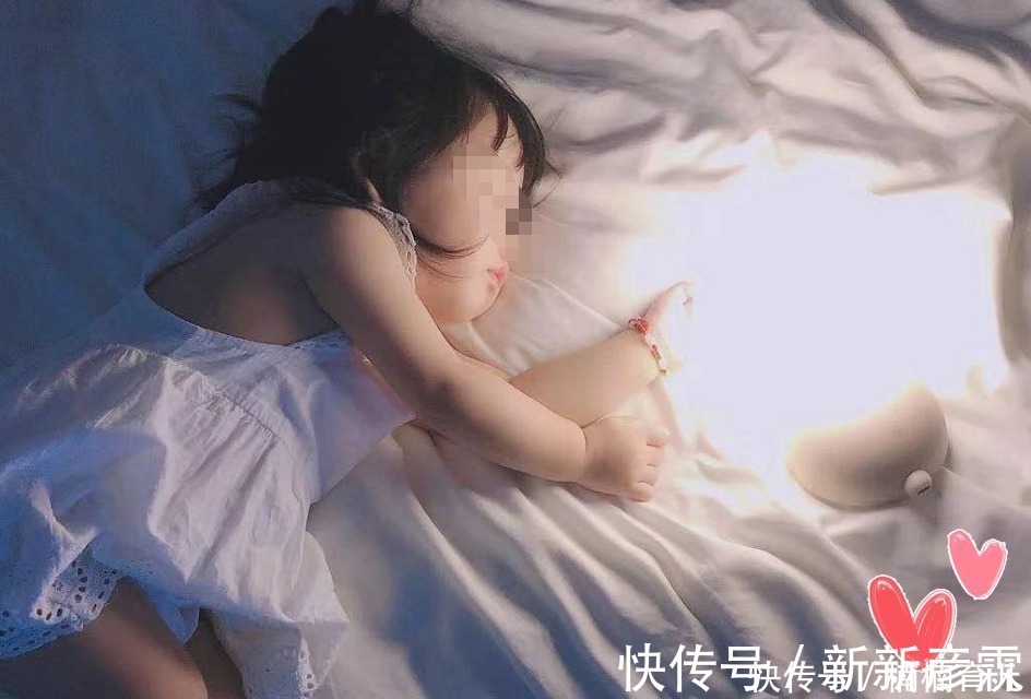 睡眠时间|和宝宝一起睡觉觉，新手爸妈有五件事要注意，以免影响娃身体发育