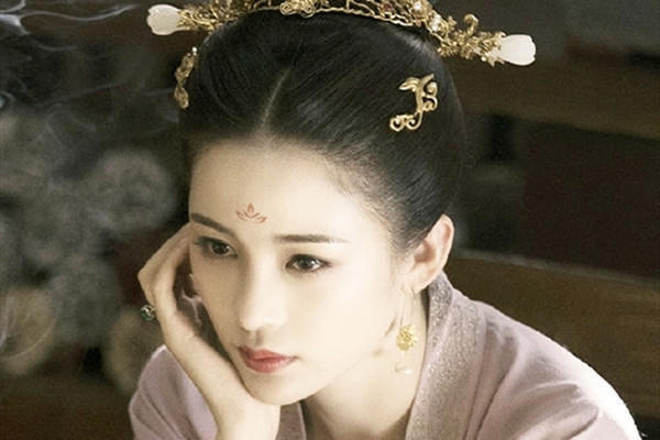 宝钗|秦可卿出身低贱,为何能嫁给国公府嫡孙?未嫁先名玉,细思极恐