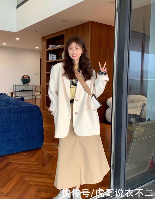 又到了穿裙子的季节，春季裙子怎么穿更惊艳？4款裙子魅力满分