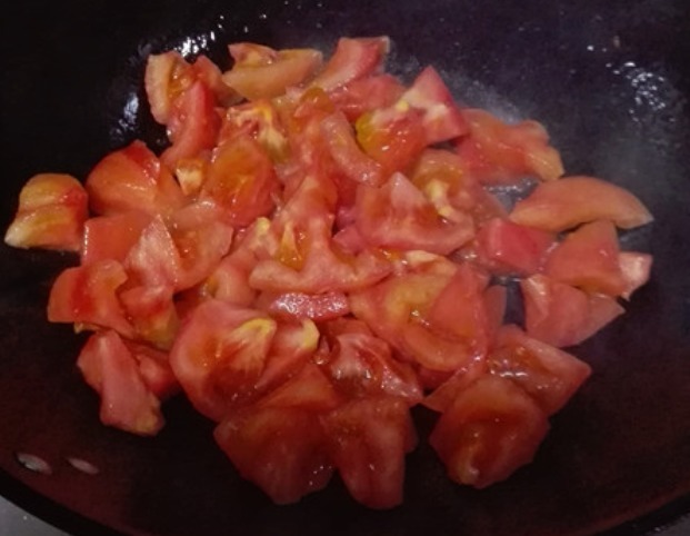 做蛋花汤,蛋液下锅前先做一步,蛋花均匀细腻,香浓又粘稠,好喝