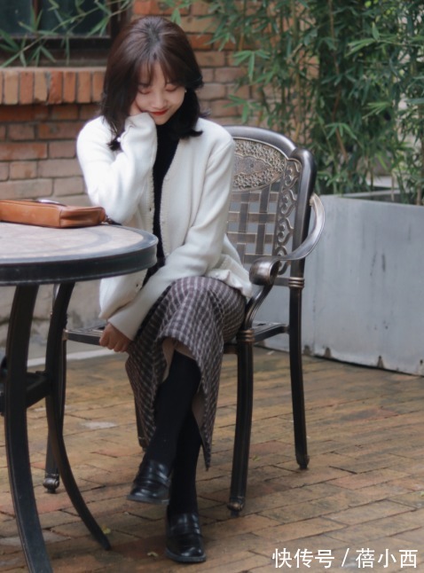 时髦 讲真!“针织衫搭配半身裙”太美了,时髦还保暖,冬季必备组合