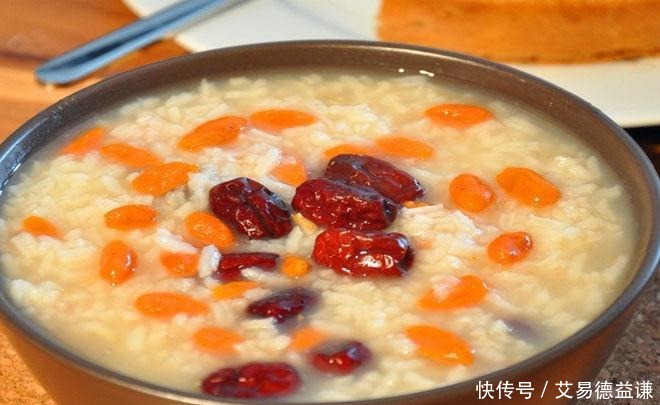 更好|胃部经常反酸?常吃4种碱性食物,中和胃酸,养护肠胃,胃更好