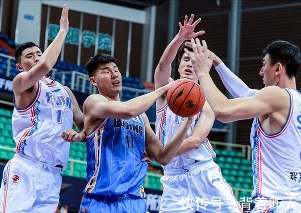 CB胜强敌也能输鱼腩,神经刀属性凸显,CBA神奇球队头衔北移易主