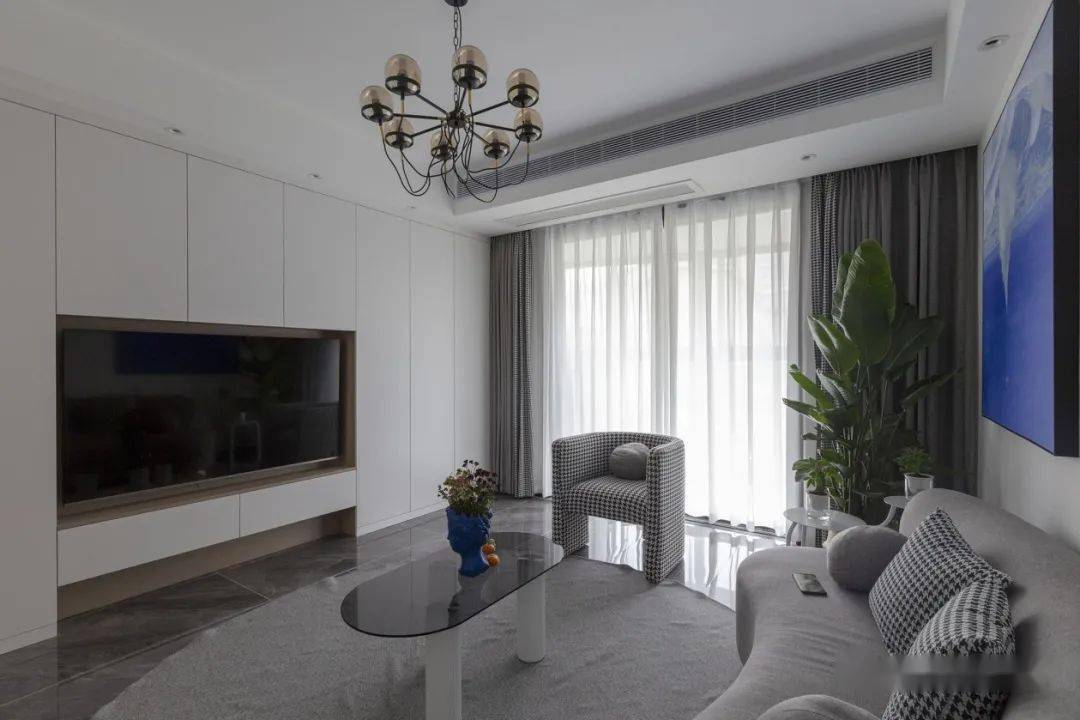 玄关|小夫妻的优雅两居,U型衣帽间真大气,圆形家居内敛又舒适,超美