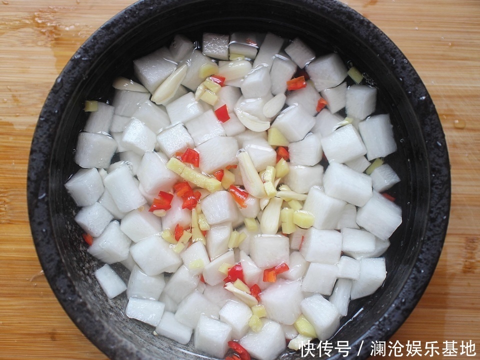 简单|此菜切一切,拌一拌就能吃,酸甜脆口,解腻下酒,做法好简单