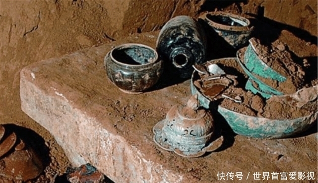 古墓|男子挖自家祖坟被抓,大喊:我不是盗墓贼,专家:我不听,你就是