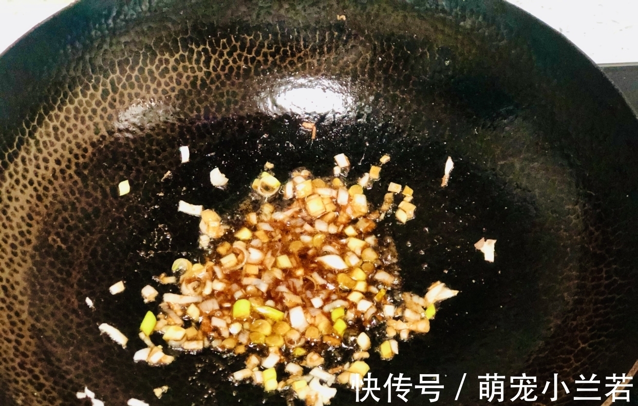 入秋后，鸡蛋和它才是“绝配”，营养美味，香味四溢，上桌就光盘