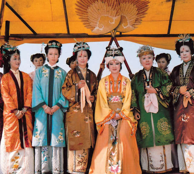 冷眼看红楼|冷眼看红楼:贾府的那些人情,是用银子堆出来的?