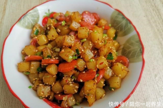 2根火腿肠1个土豆,做出比饭店还好吃的菜,天天吃都不腻