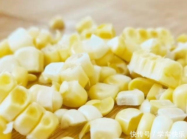 鸡胸肉最过瘾的吃法，不炒不炖不油炸，鲜嫩又弹牙，孩子超爱吃