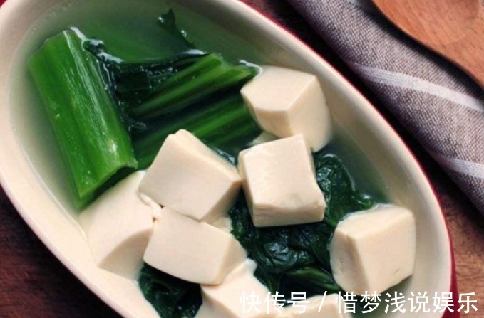 骨密度|缺钙的危害不可逆,骨质疏松再补没用了!推荐这菜,高钙胜牛奶