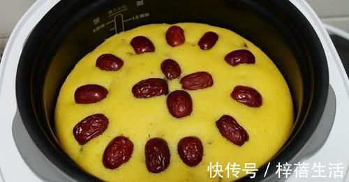 不用烤箱就可制作好吃的早餐蛋糕，简单轻松，直接告别喝粥式早餐