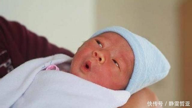 剖腹产|新生儿第一口,应该是先喝水,还是吃母乳?这一点对宝宝很关键!