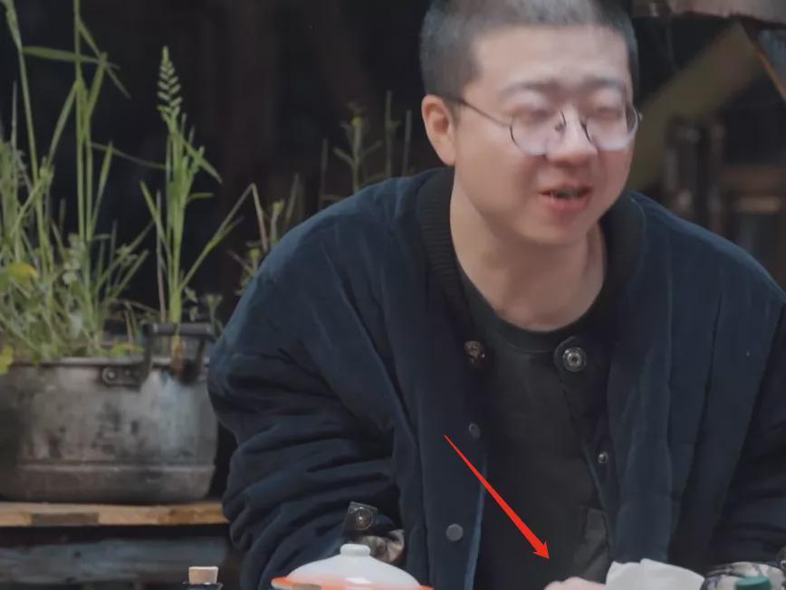 张子枫|《向往5》连饭都不好吃了7个人吃一锅虾还有剩,黄磊脸色难看