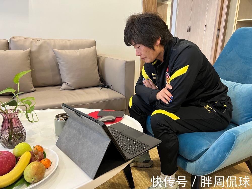 王霜|新华社专访水庆霞,透露0-2落后更衣室激情演讲,贾秀全亏心吗?