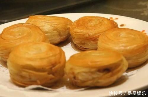 花生米里加上3个鸡蛋,没想到这么好吃,不用炸也不用煮!