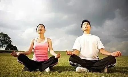 两臂|15分钟经络功:此功法简单易行,让不少人都活过了100岁!