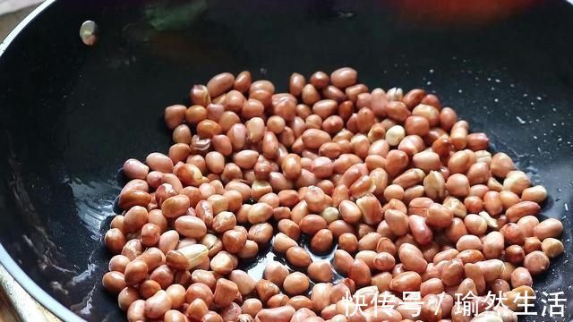 好吃|原来炒花生米也有秘诀,加入一种调料,更加酥脆,比买的还好吃