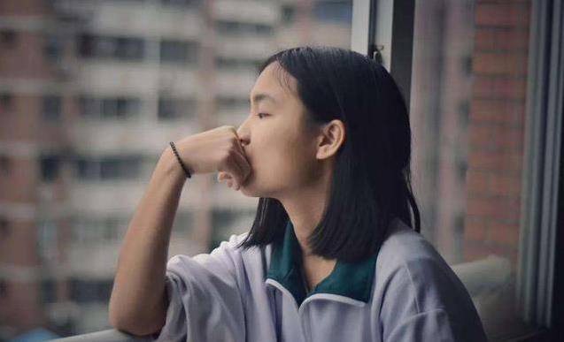 小诺|“我能尝一小口吗”6岁女儿想吃弟弟蛋糕，妈妈的反应让人心寒