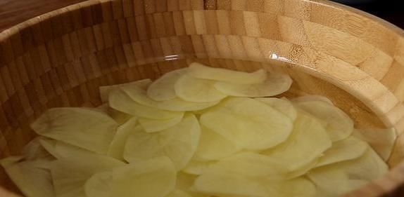 步骤|想要吃薯片,又不想出门,这简单,连个大土豆就能自己做出一大盘