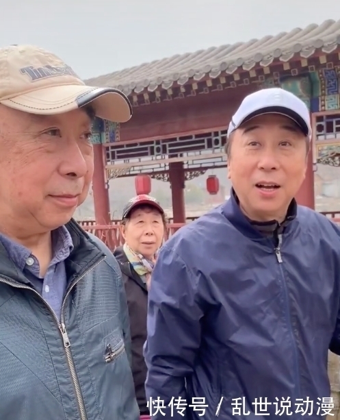 |冯巩与孙子拍段子,爷俩太像被赞基因强大,“奶奶”身份引热议