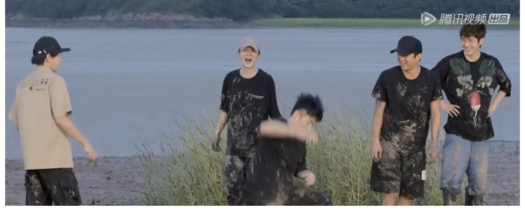 《五哈2》水准回归？鹿晗遭节目组整惨，邓超陈赫急到与导演对峙
