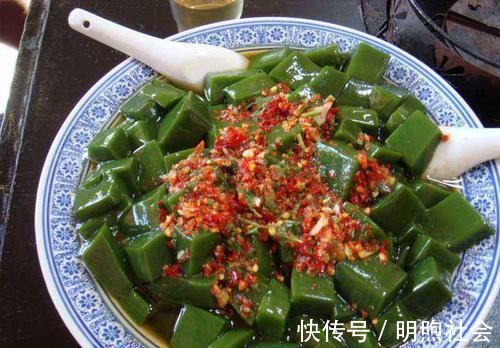 该植物的叶子臭臭的,动物不爱吃,却被人们做成美味佳肴