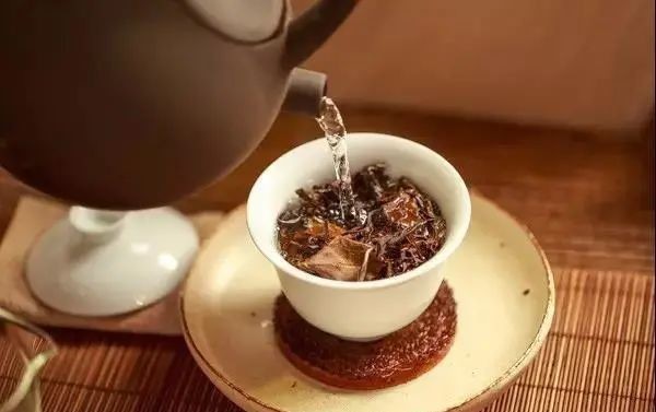 定制|多年转化后,为什么枣香成了寿眉饼茶的专属定制?